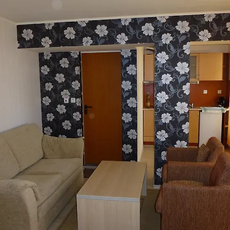 Rainbow 1 - Aparthotel Апартамент 3*